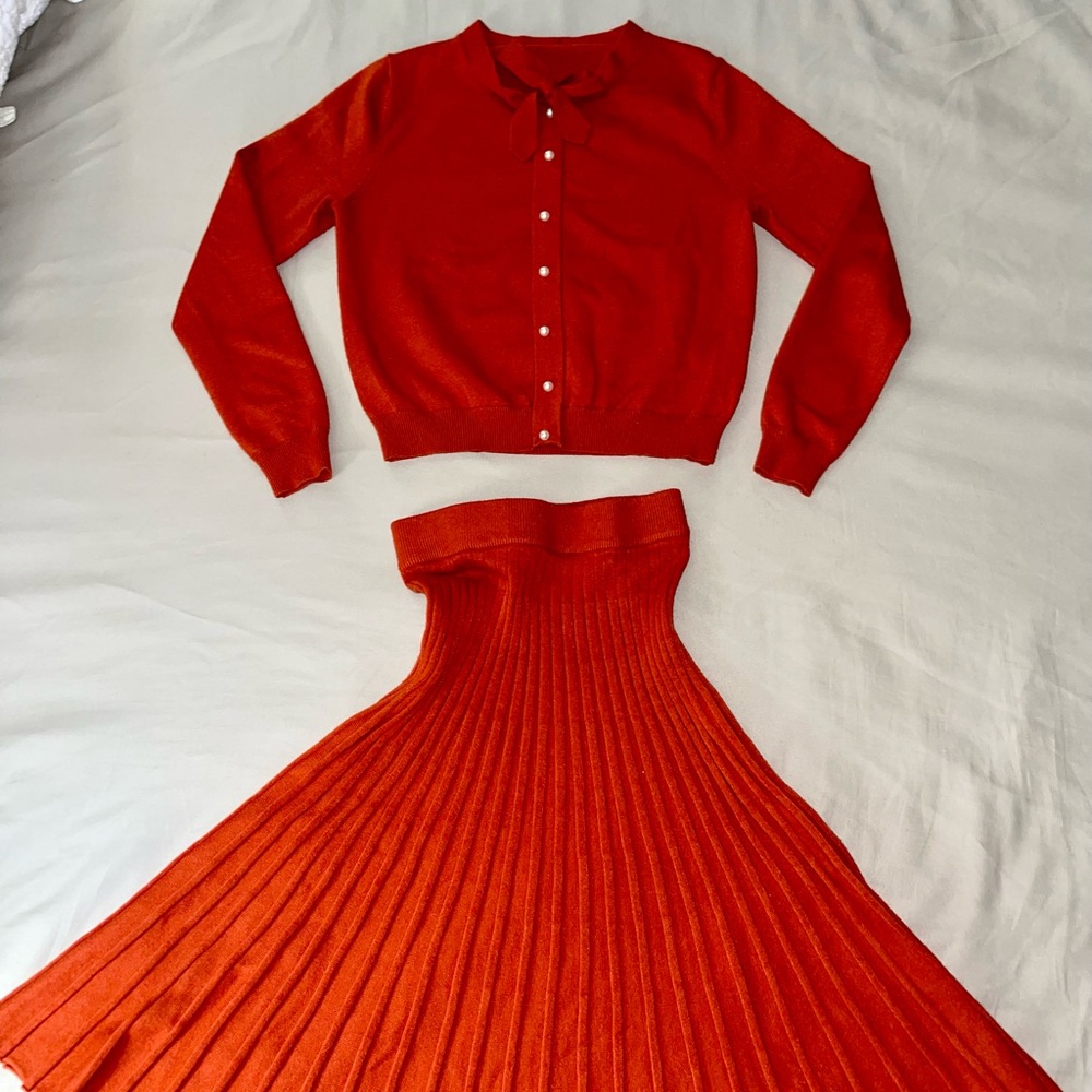 Saison de Papillon Cute Auburn 2-Piece Set (Blouse and Skirt)